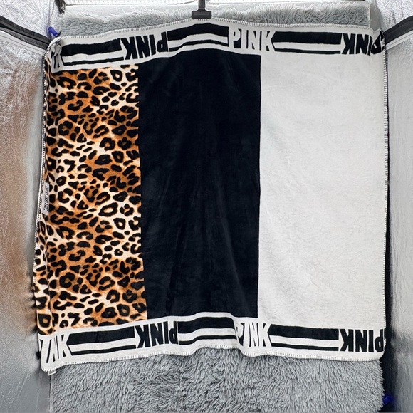 Victorias Secret Pink Leopard Colorblock Sherpa Blanket 50 x 60 Cheetah Leopard